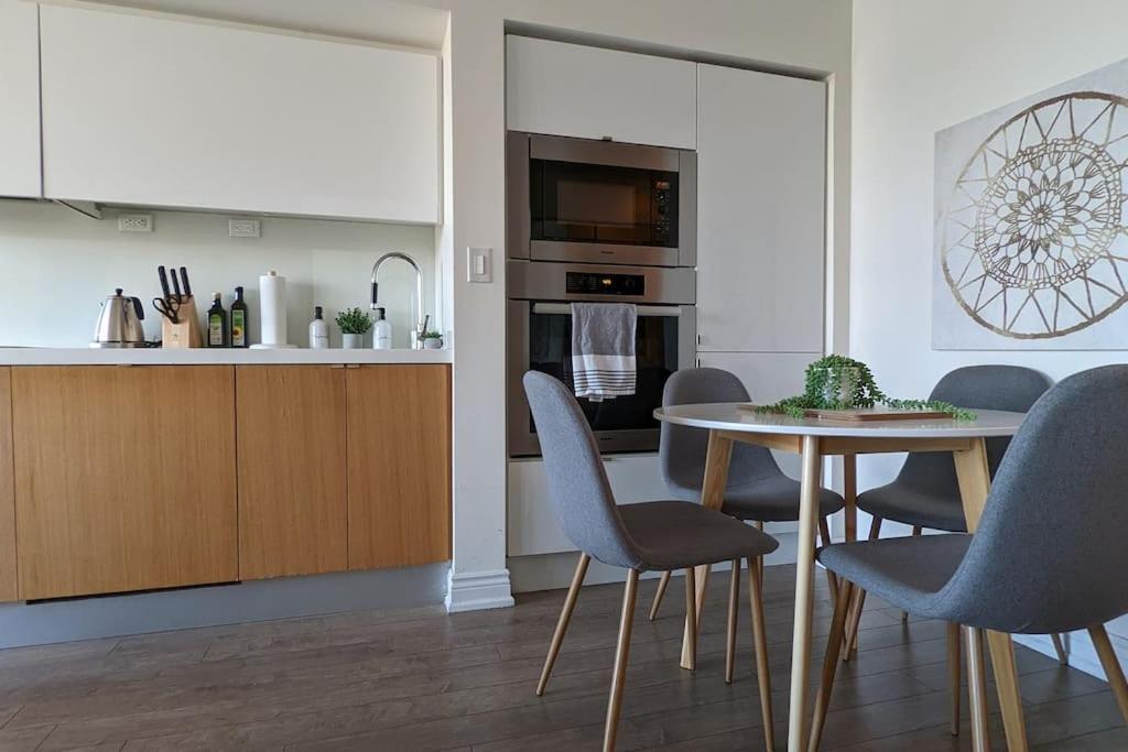 Lovely 2 Bed Condo In Downtown تورونتو المظهر الخارجي الصورة