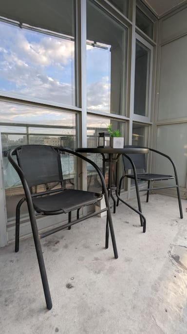 Lovely 2 Bed Condo In Downtown تورونتو المظهر الخارجي الصورة
