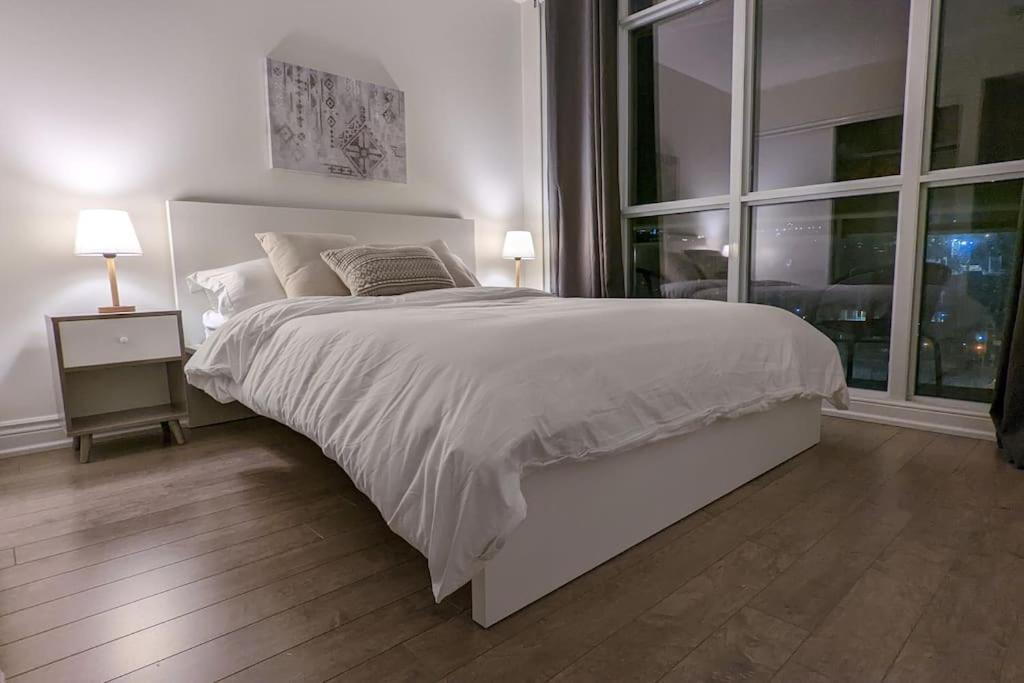 Lovely 2 Bed Condo In Downtown تورونتو المظهر الخارجي الصورة