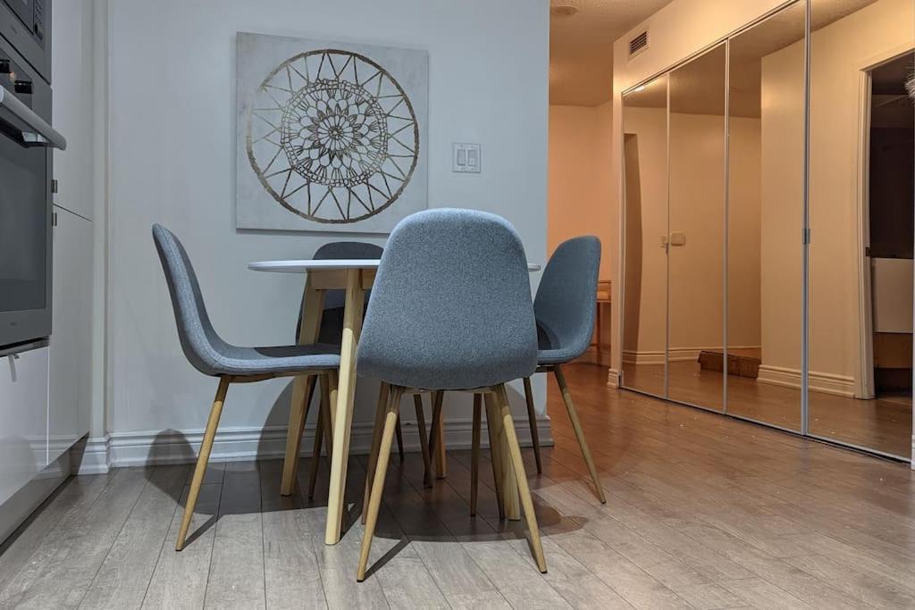 Lovely 2 Bed Condo In Downtown تورونتو المظهر الخارجي الصورة