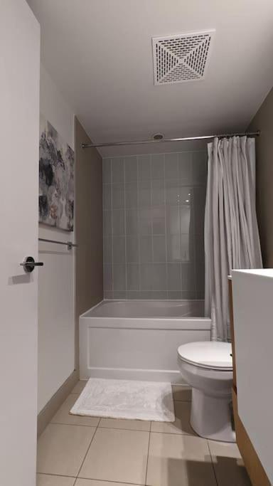 Lovely 2 Bed Condo In Downtown تورونتو المظهر الخارجي الصورة